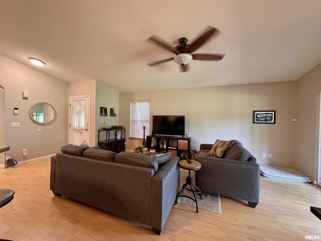 1041 Hawthorn Rdg, Macomb, IL 61455 - living room with a ceiling fan, light wood-style flooring, and baseboards