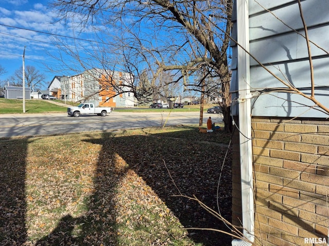 1424-26 E War Memorial Dr, Peoria, IL 61614 - view of yard featuring a residential view