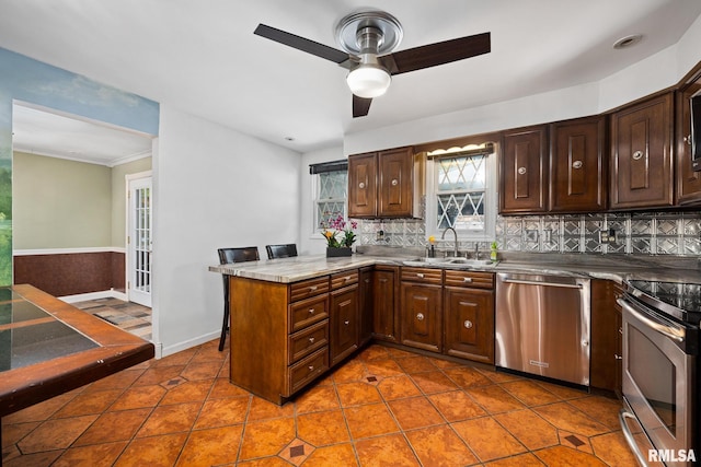 4517 W Hetherwood Dr, Peoria, IL 61615 - kitchen with appliances with stainless steel finishes, a sink, backsplash, a peninsula, and ornamental molding