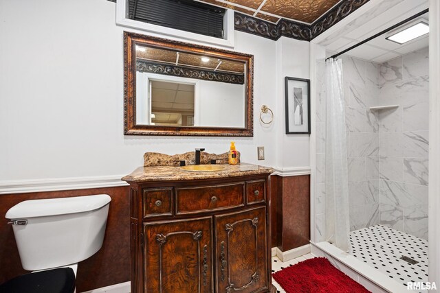 4517 W Hetherwood Dr, Peoria, IL 61615 - full bath with toilet, vanity, and a stall shower