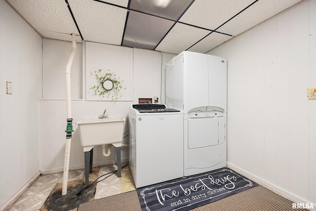 4517 W Hetherwood Dr, Peoria, IL 61615 - laundry area featuring washer and clothes dryer and baseboards