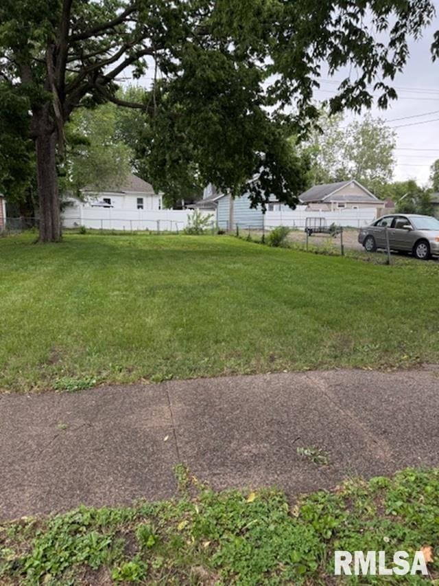 415 Henrietta St, Pekin, IL 61554 - photo 1