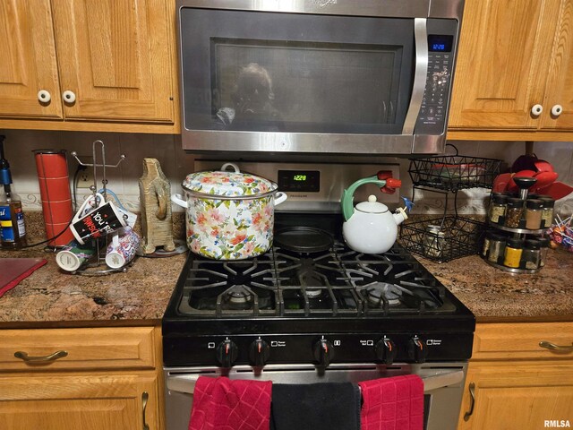 16324 E Cherokee Rd, Cuba, IL 61427 - kitchen with appliances with stainless steel finishes