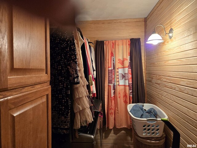 16324 E Cherokee Rd, Cuba, IL 61427 - view of walk in closet