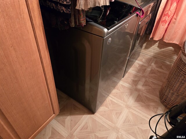 16324 E Cherokee Rd, Cuba, IL 61427 - view of laundry room