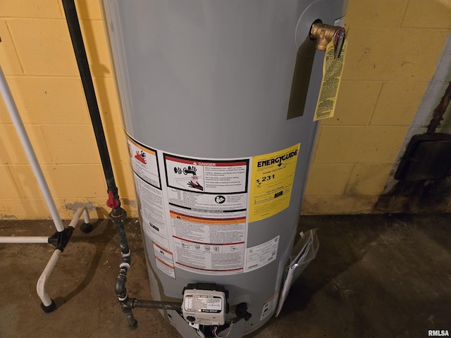 16324 E Cherokee Rd, Cuba, IL 61427 - utility room featuring gas water heater
