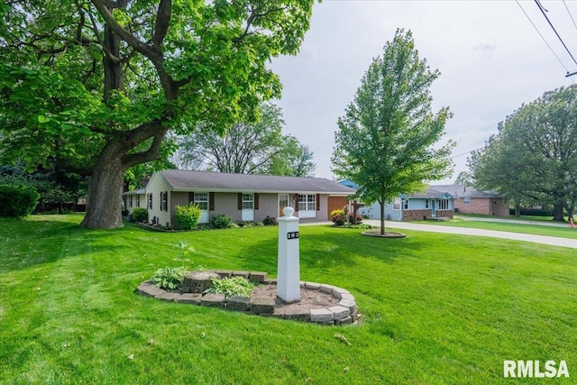 303 W 3rd Ave, Deer Creek, IL 61733 - single story home with a front lawn