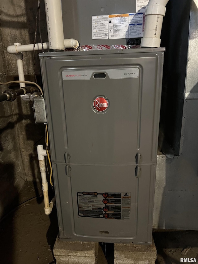 9955 E 750th St, Colchester, IL 62326 - utility room featuring heating unit