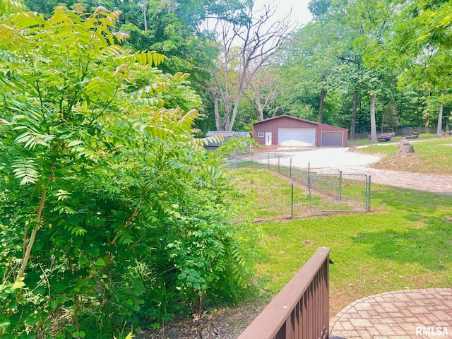 283 Old Germantown Rd, East Peoria, IL 61611 - view of yard featuring a garage, an outbuilding, and driveway
