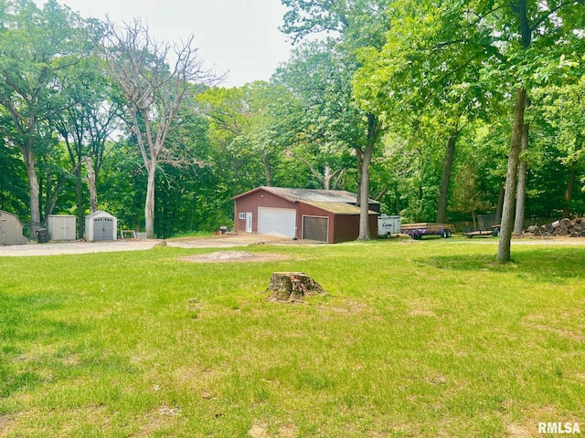 283 Old Germantown Rd, East Peoria, IL 61611 - view of green lawn with a detached garage
