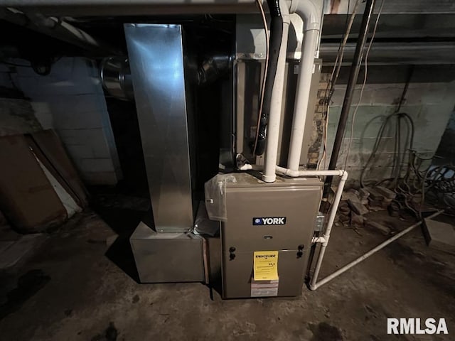 836 S Johnson St, Macomb, IL 61455 - view of utility room