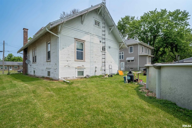 602 W Adams St, Abingdon, IL 61410 - rear view of house with a lawn