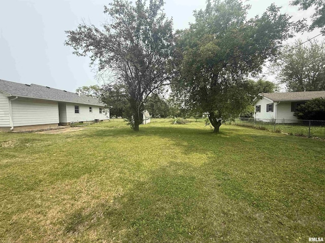 4928 W Farmington Rd, Peoria, IL 61604 - view of yard