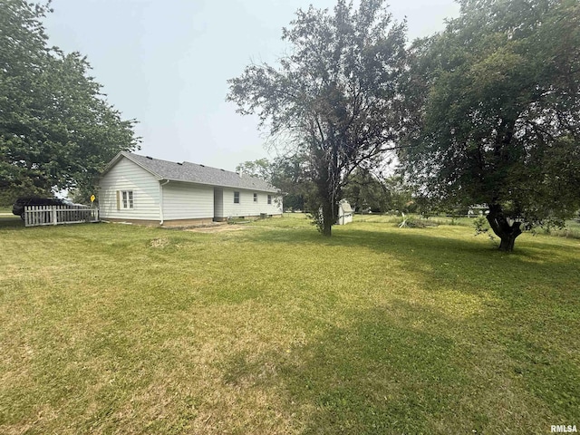 4928 W Farmington Rd, Peoria, IL 61604 - view of grassy yard