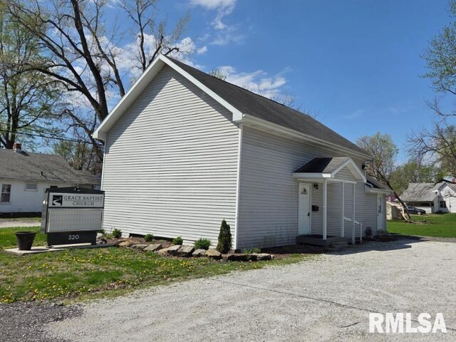 320 N Mechanic St, Macomb, IL 61455 - photo 1