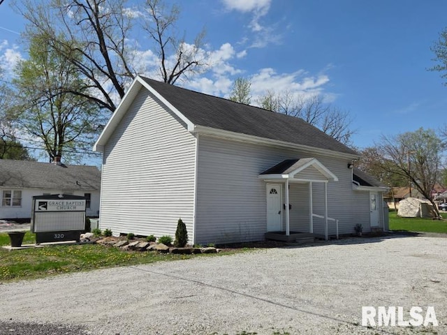 320 N Mechanic St, Macomb, IL 61455 - photo 2