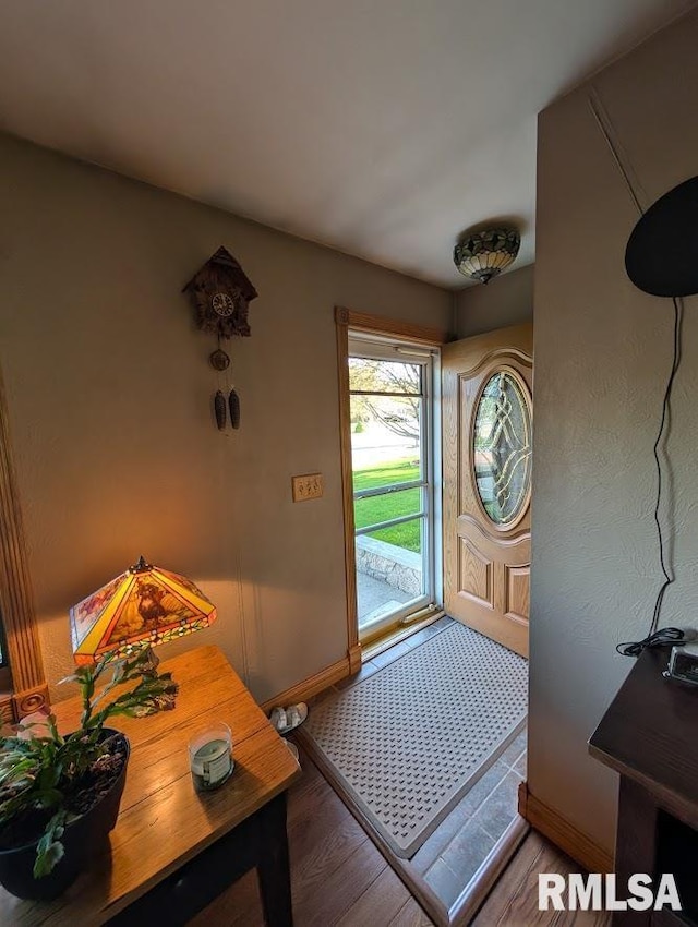 2123 Highwood Ave, Pekin, IL 61554 - entrance foyer with wood finished floors and baseboards
