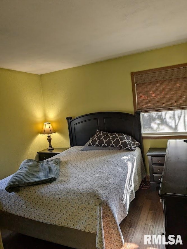 2123 Highwood Ave, Pekin, IL 61554 - bedroom with wood-type flooring