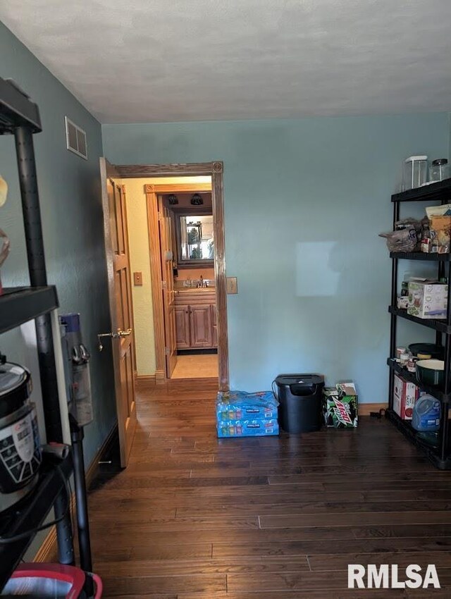 2123 Highwood Ave, Pekin, IL 61554 - corridor featuring wood finished floors and baseboards