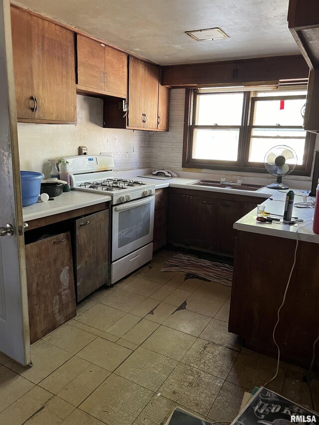 620 N Scotland St, Macomb, IL 61455 - photo 6