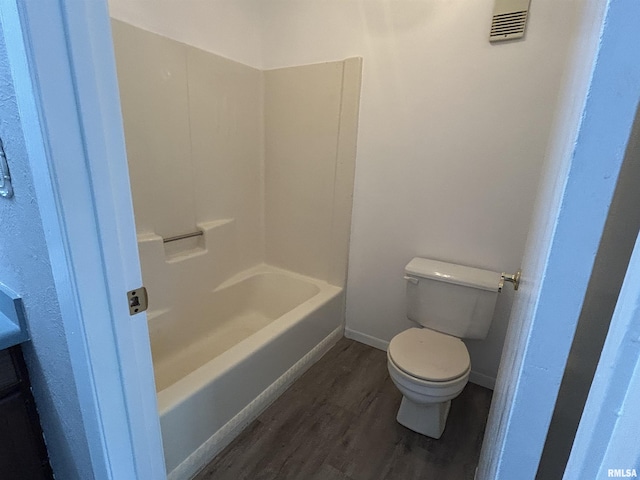 6831 N Frostwood Pkwy Unit D29, Peoria, IL 61615 - full bathroom with wood finished floors, toilet, bathtub / shower combination, and baseboards