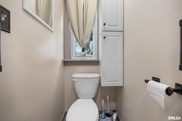 1111 S 4th St, Pekin, IL 61554 - half bathroom with toilet and baseboards