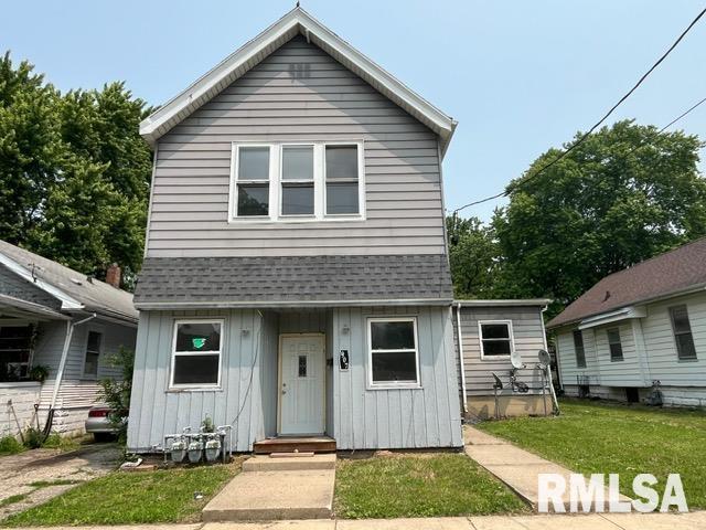 907 E Republic St, Peoria, IL 61603 - view of front of home with board and batten siding, a front lawn, and a shingled roof