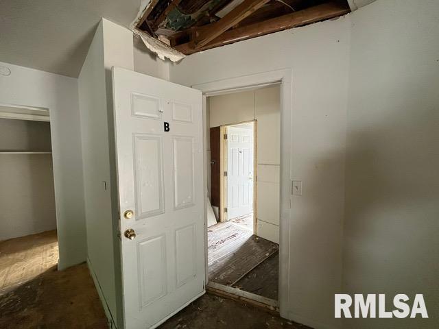907 E Republic St, Peoria, IL 61603 - view of corridor