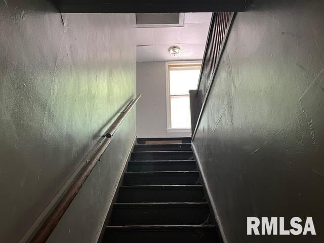 907 E Republic St, Peoria, IL 61603 - view of stairway