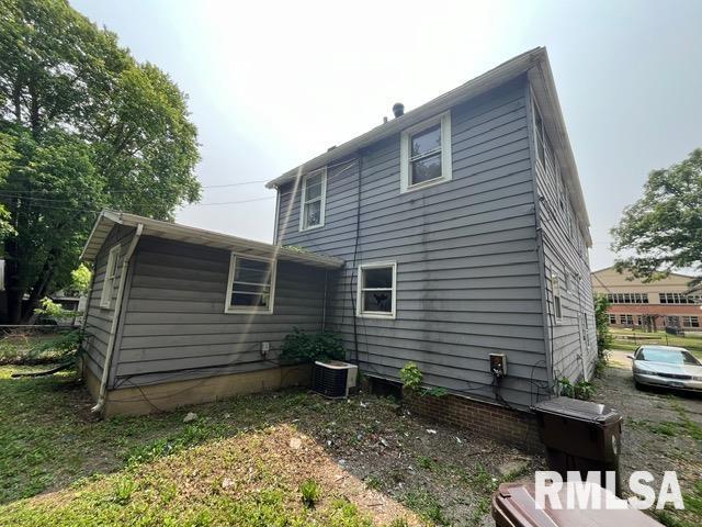 907 E Republic St, Peoria, IL 61603 - back of house