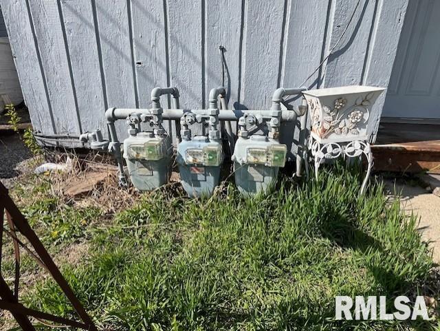 907 E Republic St, Peoria, IL 61603 - exterior view of gas meter