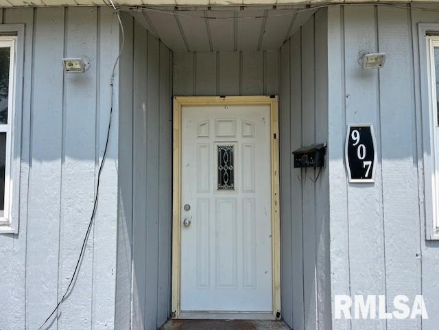 907 E Republic St, Peoria, IL 61603 - property entrance featuring board and batten siding