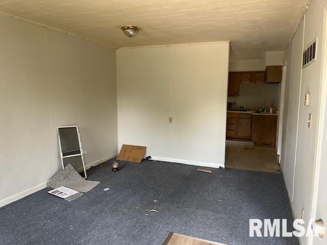 907 E Republic St, Peoria, IL 61603 - spare room with carpet