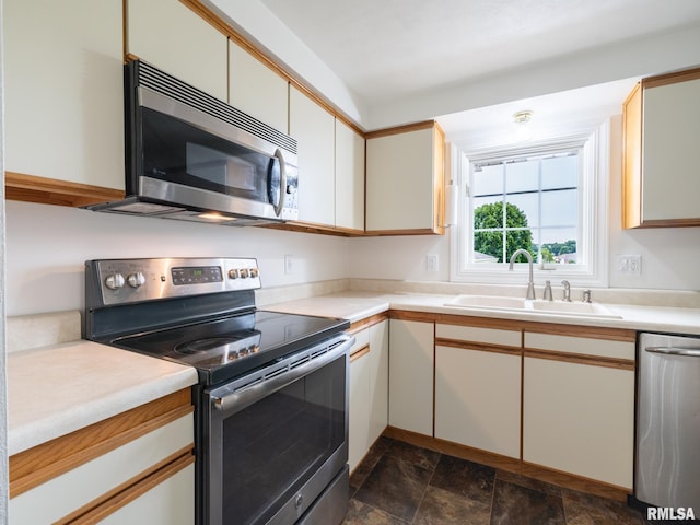 2105 Marigold Dr, Pekin, IL 61554 - photo 18