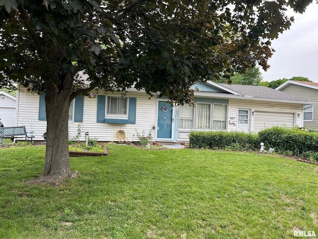 1407 Lincoln St, Pekin, IL 61554 - view of front of house with a front yard and an attached garage