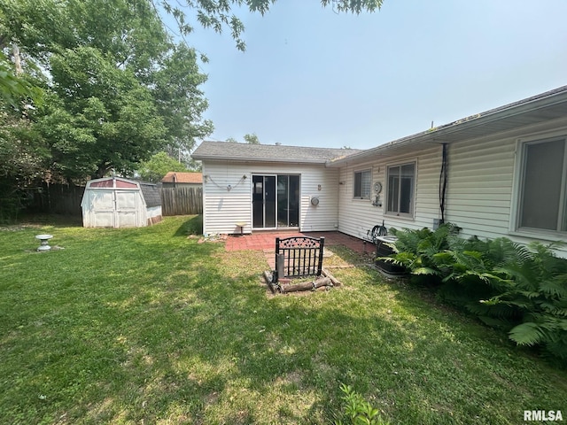 1407 Lincoln St, Pekin, IL 61554 - rear view of property with a storage unit