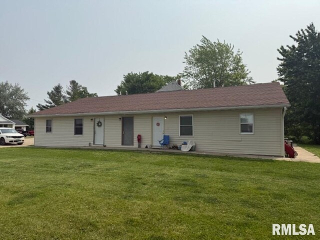 102 Main St, Camp Grove, IL 61424 - single story home with a front yard