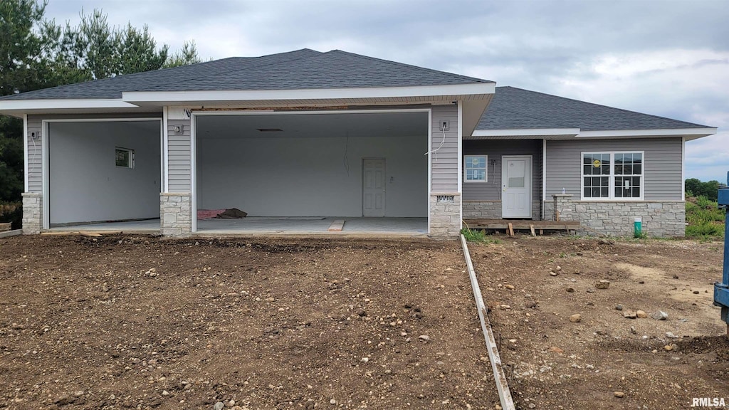 1304 W Hillcrest Dr, Chillicothe, IL 61523 - ranch-style house with stone siding and roof with shingles