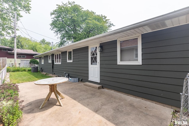 4415 N Rosemead Dr, Peoria, IL 61614 - view of patio / terrace