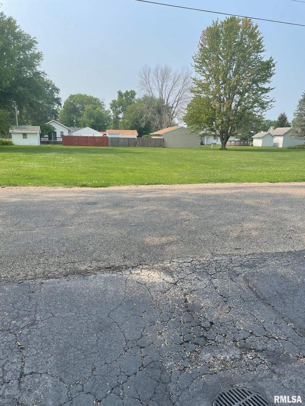 510 E Roberts St, Colchester, IL 62326