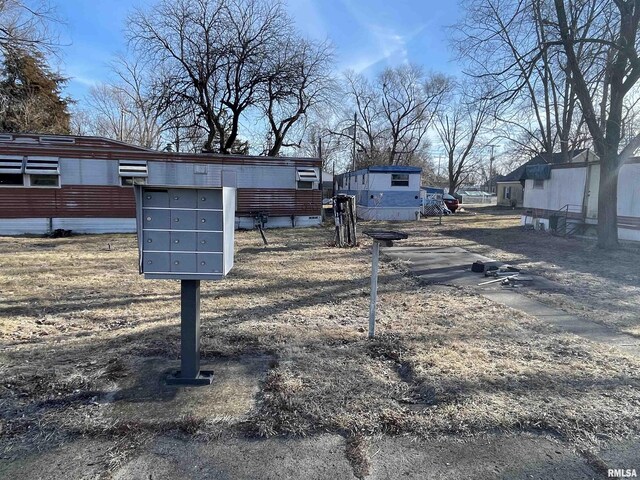665 W Wilmot St, Chillicothe, IL 61523 - exterior view of mail area