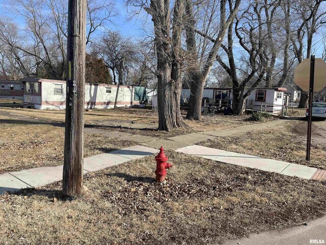 665 W Wilmot St, Chillicothe, IL 61523 - view of yard