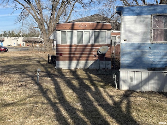 665 W Wilmot St, Chillicothe, IL 61523 - view of side of property