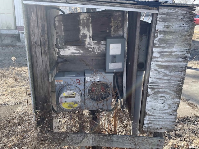 665 W Wilmot St, Chillicothe, IL 61523 - exterior view of electric meter