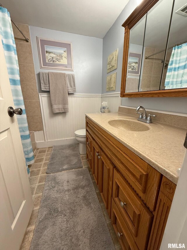 603 Sherry St, Colchester, IL 62326 - full bathroom featuring wainscoting, vanity, toilet, and a shower with shower curtain
