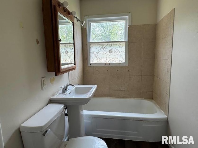 831 W Bartlett Ct, Peoria, IL 61604 - full bath with toilet