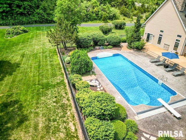 1112 W Cedar Hills Dr, Dunlap, IL 61525 - view of pool with a patio and a diving board