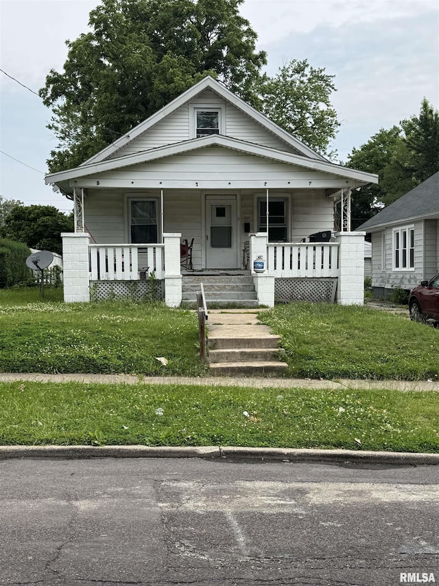 1207 W Mcclure Ave, Peoria, IL 61604 - bungalow-style house featuring a porch and a front yard