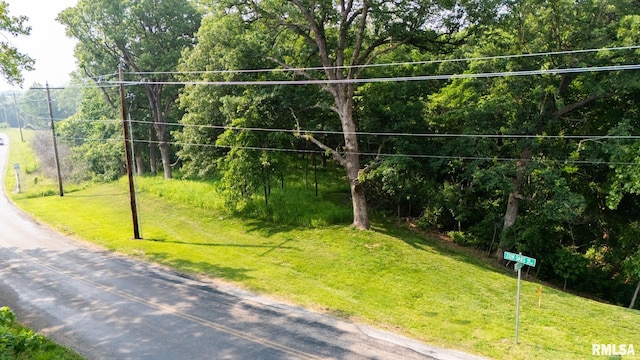 3041 Zion Oaks Rd, Pekin, IL 61554