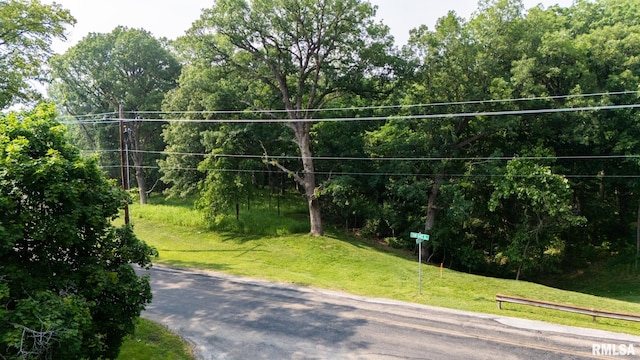 3041 Zion Oaks Rd, Pekin, IL 61554